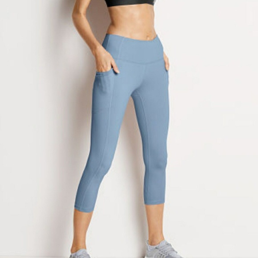 VS Knockout Pocket Capri Legging